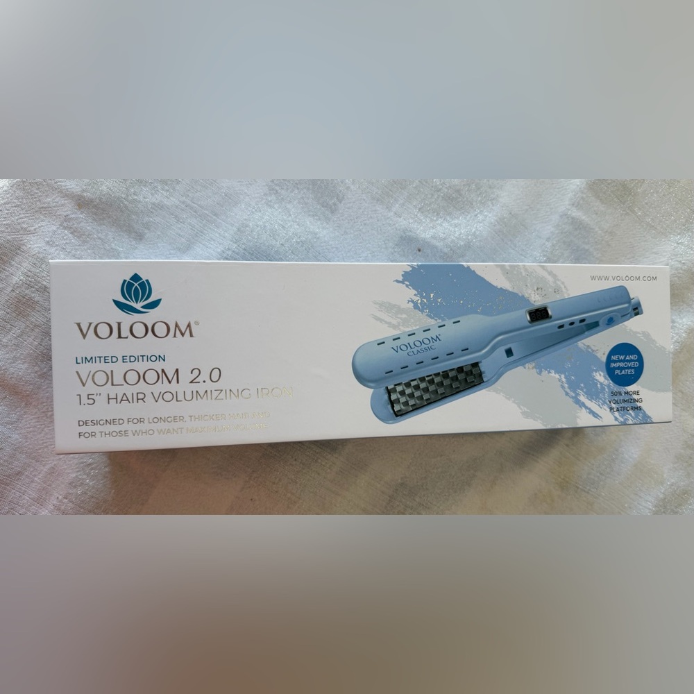 BNIB Voloom Limited Edition 2.0
1.5” Hair Volumizing Iron
NEVER USED